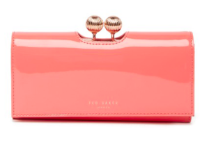 Wallet in Coral Pink - The Fashion Color for Spring 2020